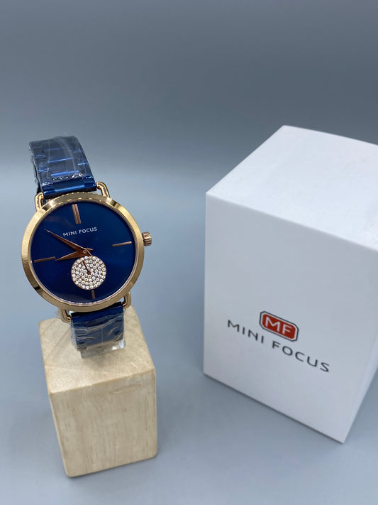 Montre Femme Vintage IEKE – Modèle Unique, Multicouleur